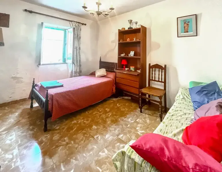 Discover a beautiful and spacious townhouse in the heart of Pollença, a true gem brimming with potential for a luxurious home — photo 3