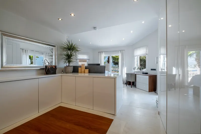 Modern luxury villa in a quiet location in Nova Santa Ponsa — photo 9