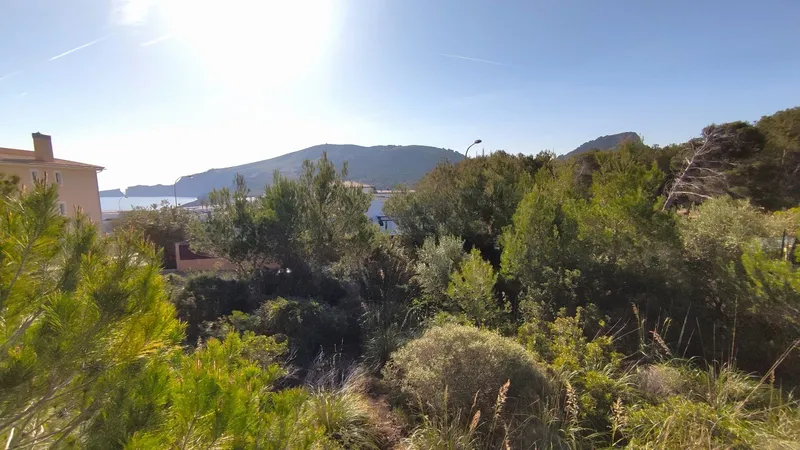 615 m2 Plot in Cala Mesquida with building permit and sea views — photo 1