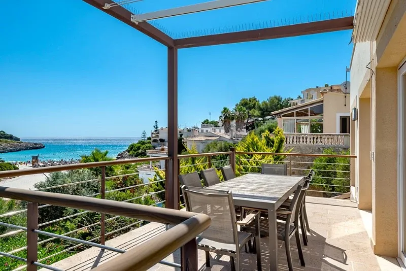 Reformed house in Cala Mandia with sea views, beach access and holiday rental license — photo 1