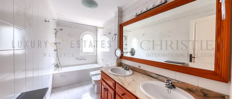 Villa in need of renovation in Costa den Blanes with project in the southwest of Mallorca — photo 10