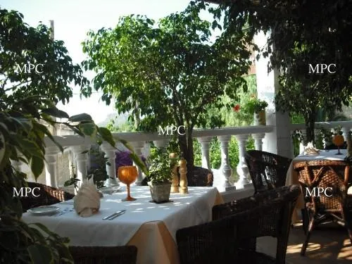 Business premises on the ground floor and a residential apartment on the upper floor in Capdepera — photo 1