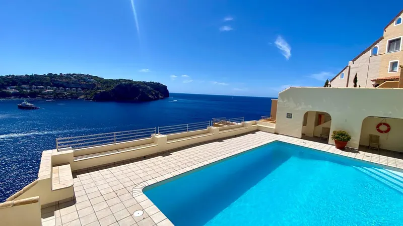 Port Andratx - One bedroom Sea Front Apartment — photo 1