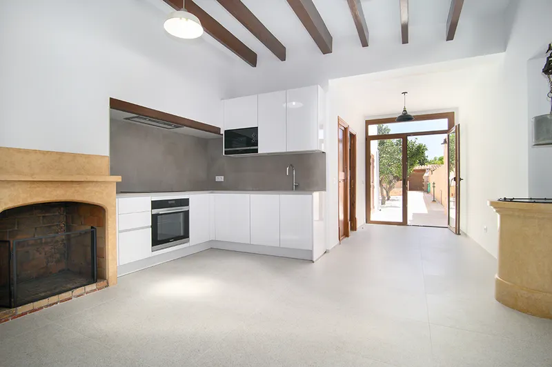 Mediterranean Charm in Llucmajor - House with Patio, Pool and Barbecue — photo 5