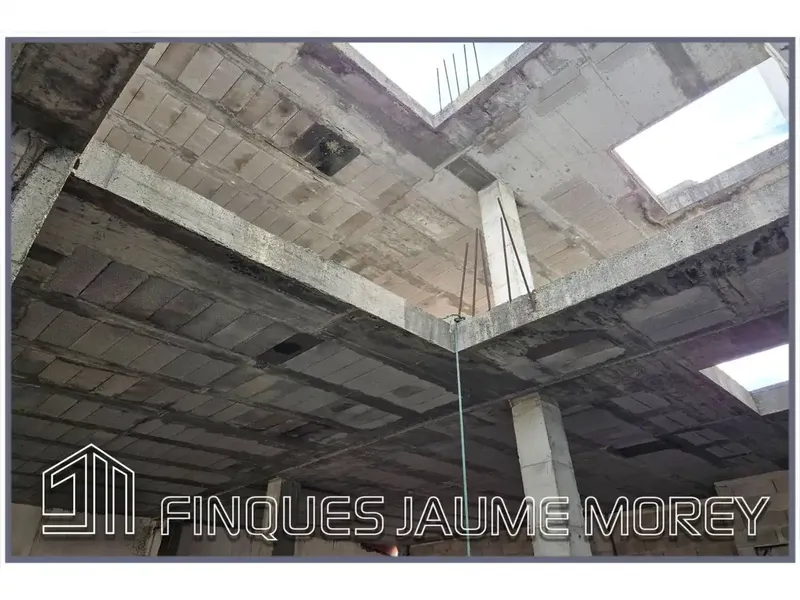 Situado en la zona des Blanquer de Inca, les ofrecemos esta vivienda unifamiliar en estado de buc lista para terminar a su gusto y ser el ho — photo 1
