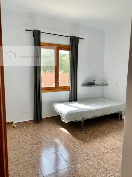 House 2 Bedrooms — photo 12