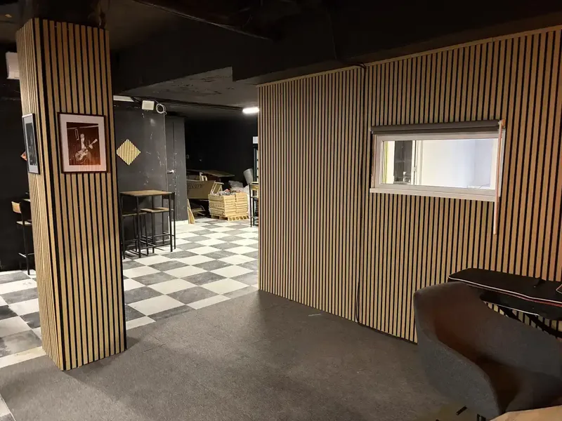 Espacio en sótano de dos plantas con terraza. Cuenta con licencia de bar en funcionamiento, pero actualmente se utiliza como estudio. Ideal  — photo 7