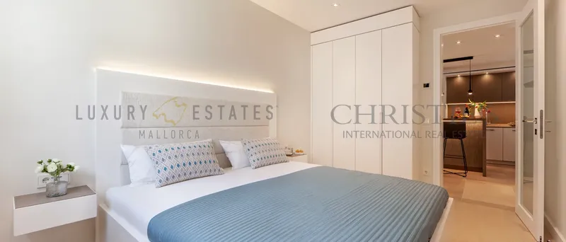 Modern apartment in the center of Puerto de Andratx with harbor views and a communal pool — photo 11