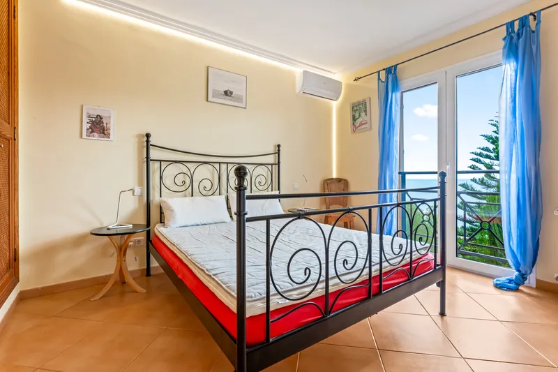 Exposed villa with holiday rental license, pool, parking space and fantastic sea views — photo 8