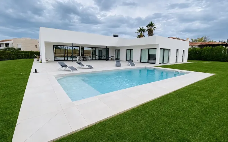 Located in the exclusive residential area of Sa Planera, this exceptional contemporary villa, built in 2021, offers a unique combination — photo 3