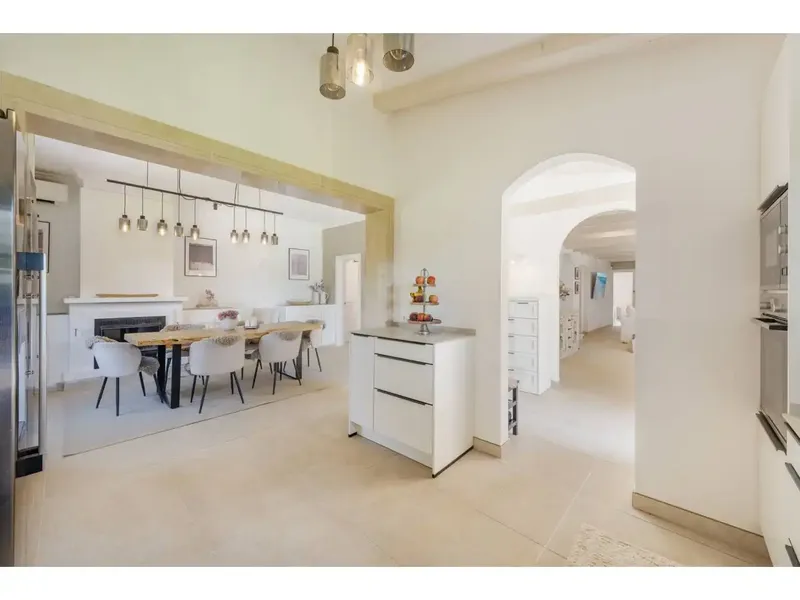 Located on a flat, sun-drenched plot of 8,300 m², this completely renovated finca perfectly combines Mallorcan charm — photo 12