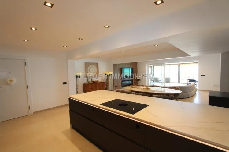 Exclusive luxury apartment on the first sea line at Playa de Palma — photo 3