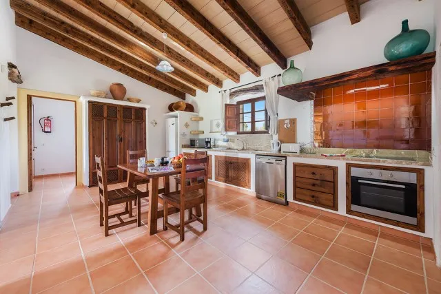 Stone-clad country house for sale between Alcudia and Pollensa, Mallorca — photo 10