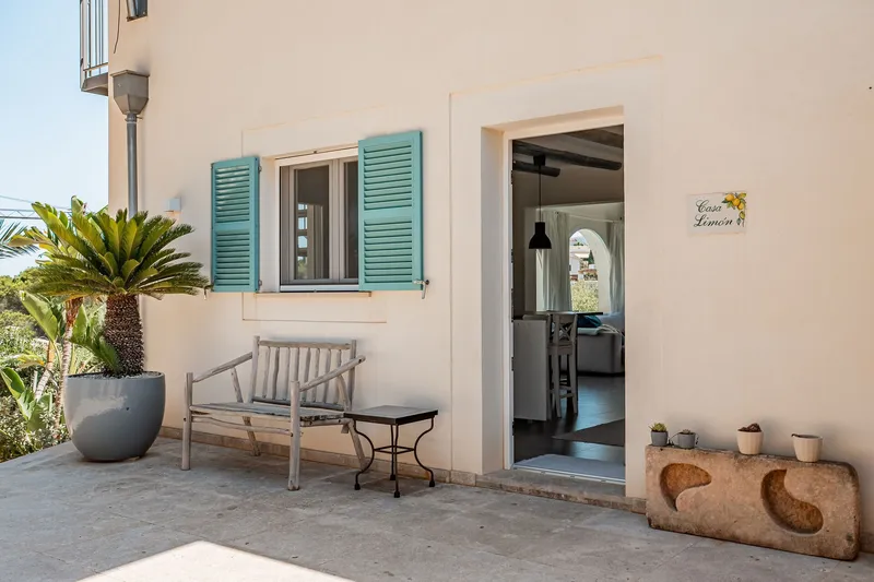 Villa in Cala Santanyí with two units and roof terrace — photo 6