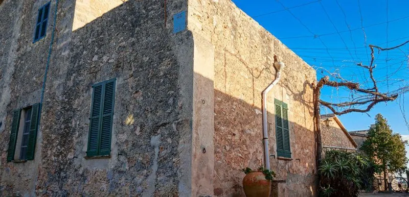 Centenary estate for sale near Palma — 1,144 m², 14 ha and 6 historic buildings — photo 2
