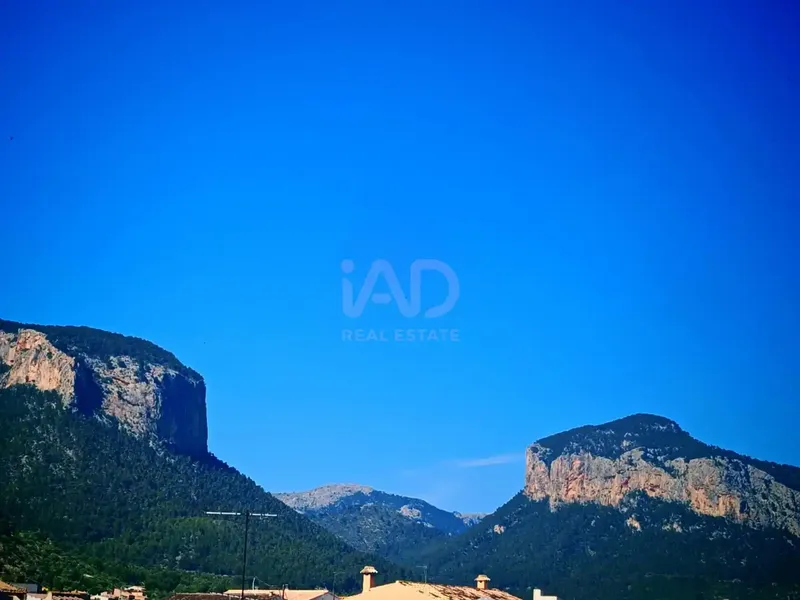 Alaró, a beautiful village in the interior of Mallorca at the foot of the Sierra de Tramuntana, quiet, historic and surrounded by mountains. — photo 2