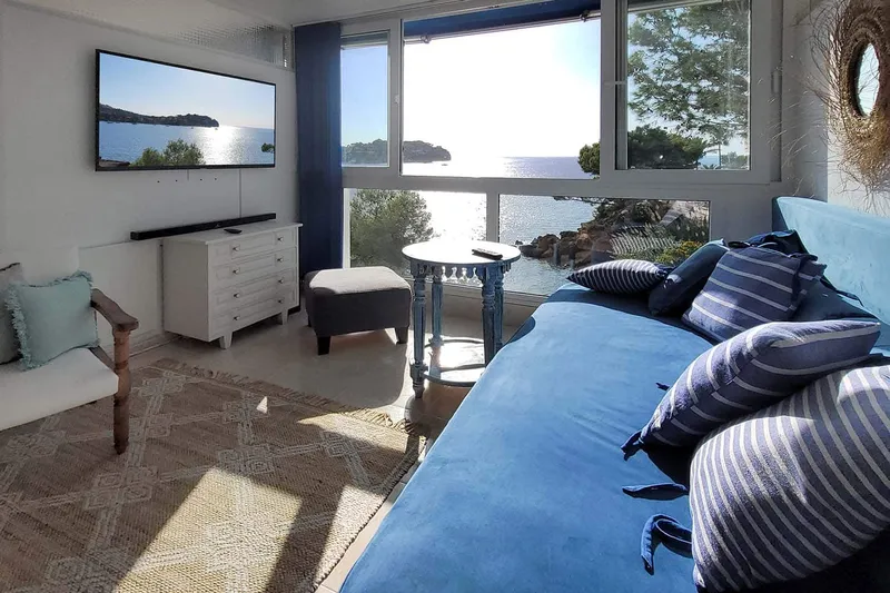 1-bedroom apartment with sensational sea views for rent — photo 2