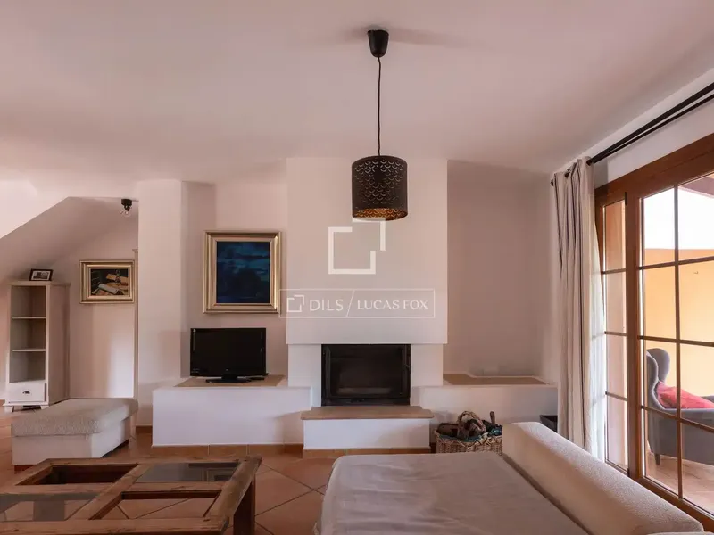 Located in the quiet residential area of Bahía Grande, this detached villa, approximately 175 m² built on a plot — photo 6