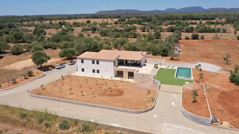 Country house with 2 swimming pools on a quiet plot on the outskirts of Campos — photo 3