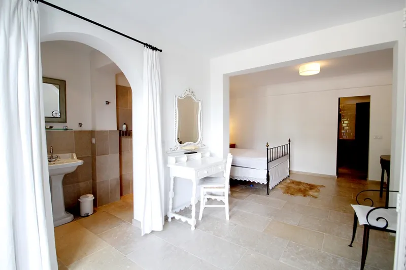Charming and beautiful country house with 4 bedrooms, pool, garden, sea view in Alcudia — photo 10