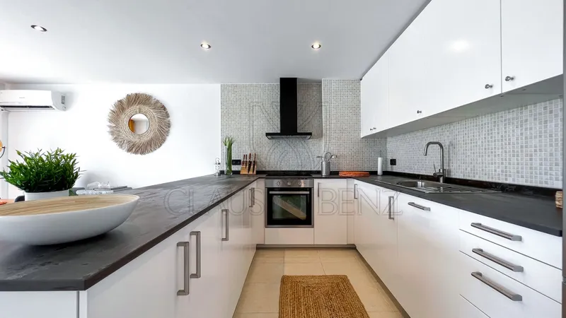 Exclusive in Santa Ponsa: Bright sea-view apartment directly at the bathing bay — photo 12