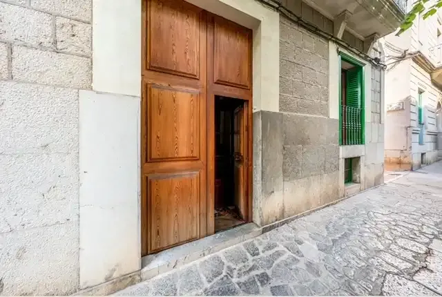 Impressive modernist style house in Sóller dating from 1899 offering generous spaces with modernist architectural elements. — photo 9