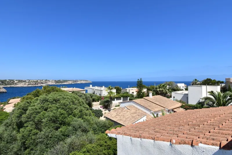 Villa with a lot of potential in a very good location in Cala Llombards — photo 1