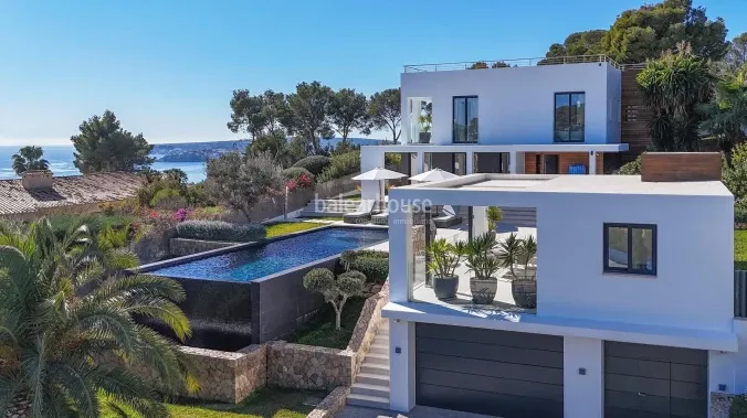 Avant-garde villa with dazzling sea views located at the top of Portals — photo 3