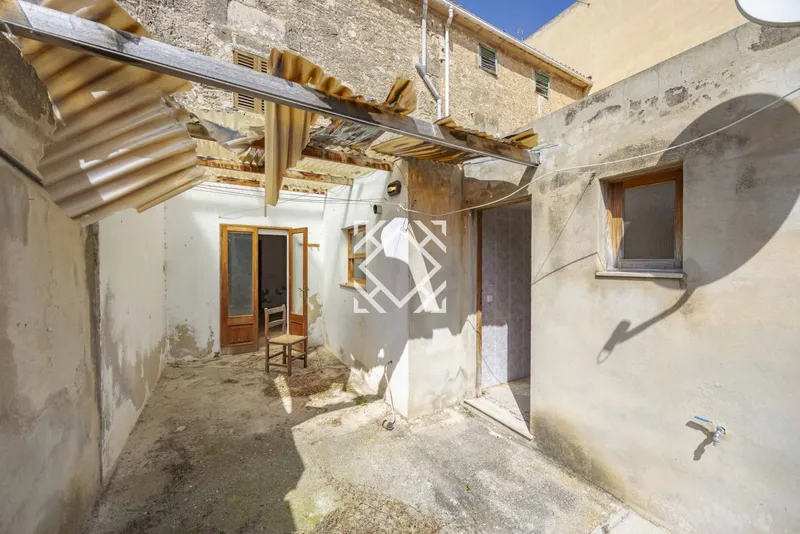 House with great potential for renovation for sale in Alcudia, Mallorca. — photo 7