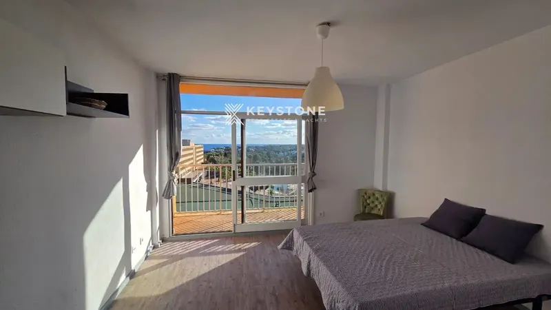 This 30 m² studio in Calas de Mallorca stands out for its incredible unobstructed views and abundant natural light throughout the day. — photo 6