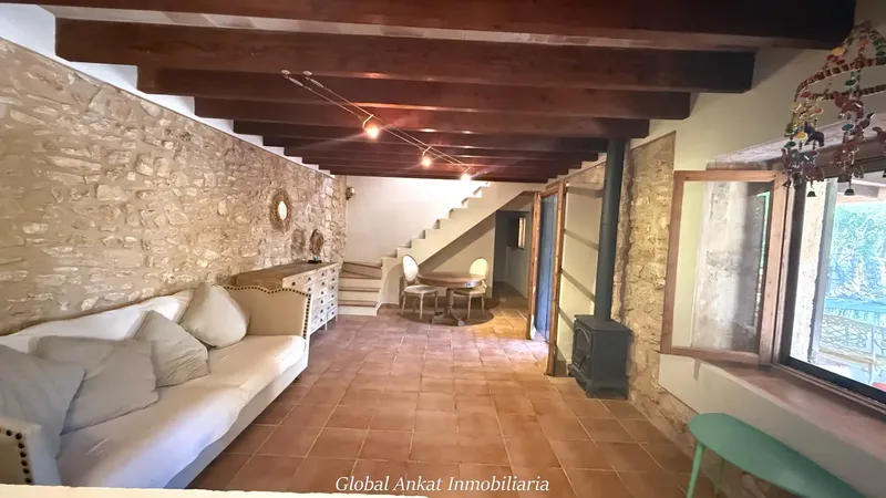 Sumérjase en la paz y el encanto del auténtico estilo de vida mallorquín. Esta singular propiedad rústica, asentada sobre una parcela de 1.1 — photo 9
