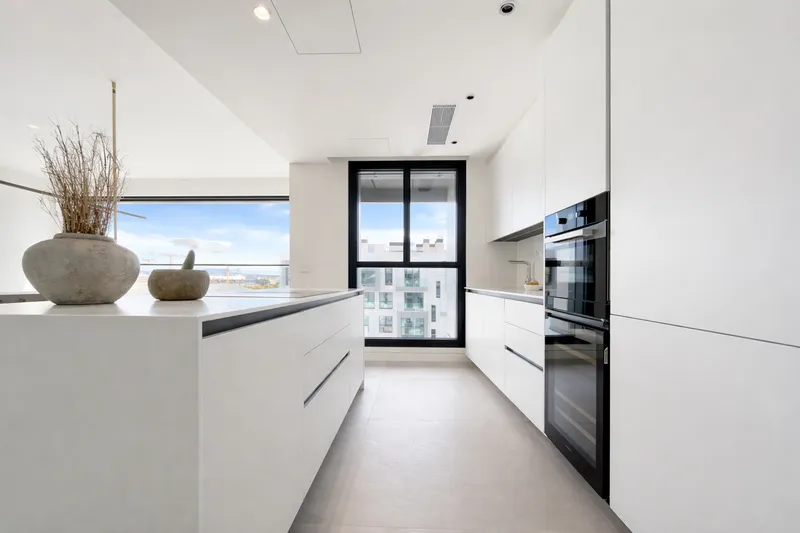 Modern penthouse with private rooftop pool in a new luxury residence in Palma Mas — photo 3