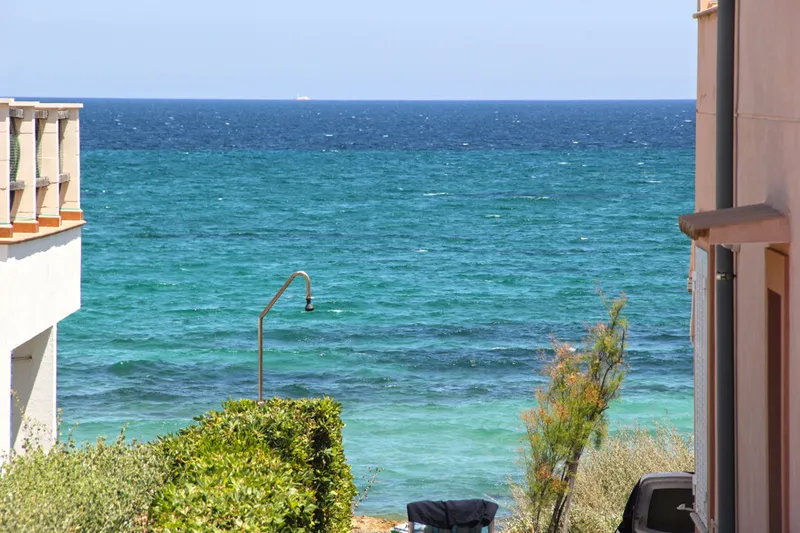 Spacious Detached House in Second Line of Beach with Holiday Licence, Local Licence and Lots of Possibilities! — photo 6