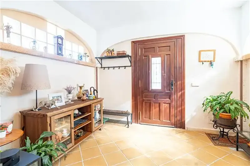 Rustic finca with pool on plot of approx. 8,700 m2, approx. 311 m2, living room with fireplace, dining room, furnished kitchen with office, laundry room — photo 4