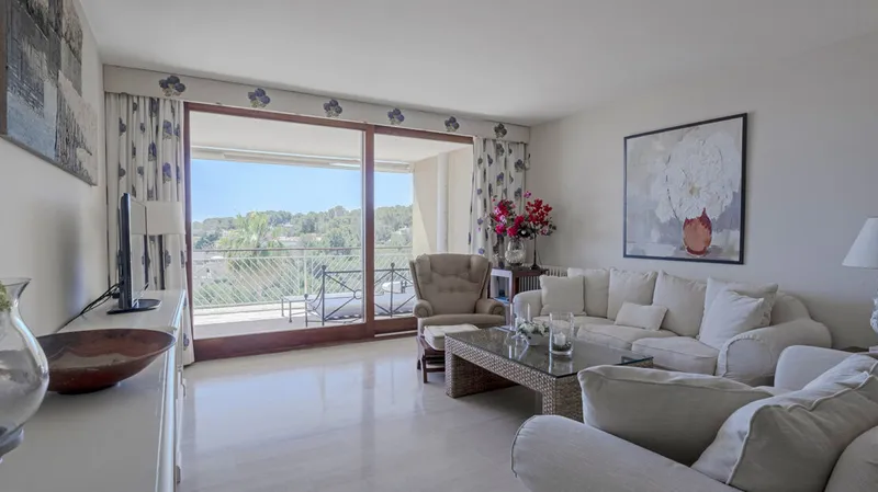 Superb and luxurious, south facing apartment in a first line waterfront community affording panoramic sea and coastal views in Sol de Mallorca – For Sale — photo 6