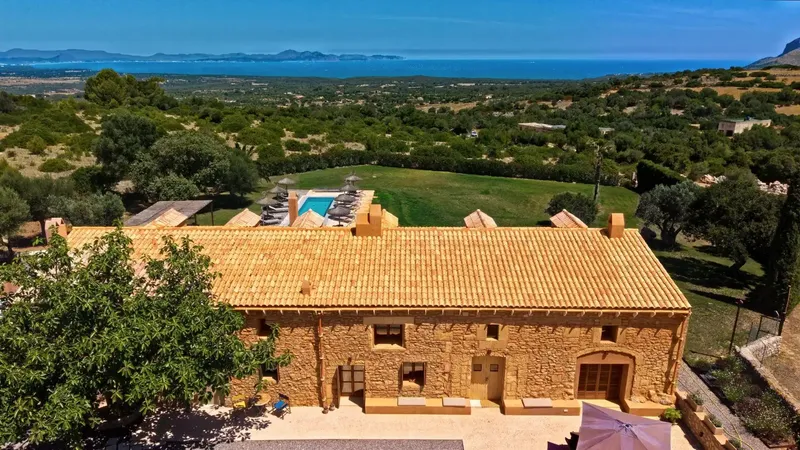 A magical sanctuary situated in an elevated and privileged location with views of the entire Alcúdia Bay. — photo 1