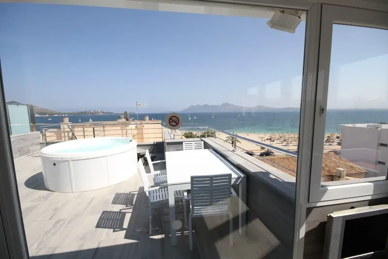 Vacation rental license, private rooftop terrace with jacuzzi and barbecue, plus parking: This apartment in Puerto Pollensa — photo 10