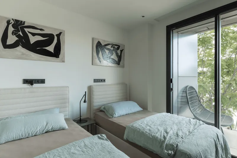 Modern 2-bedroom apartment with terrace in Nou Levant — photo 10
