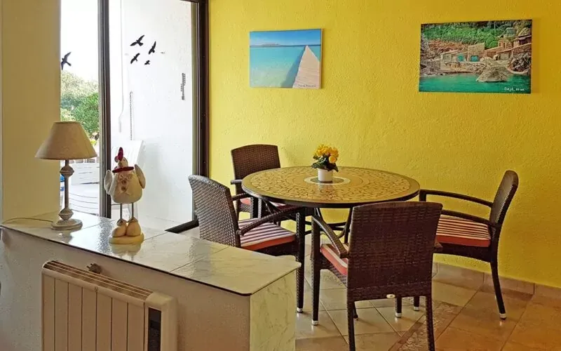 Apartment with terrace, first line to the sea – in Cales de Mallorca – PM07368 — photo 8
