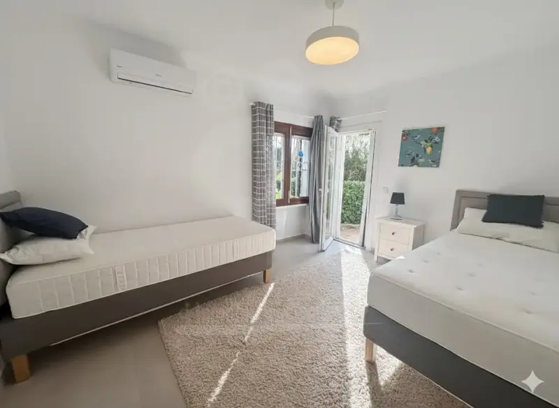 Authentic Ibizan-style villa, renovated in 2023 with electricity, plumbing, kitchen, bathrooms, impeccable floors and partially double-glazed windows — photo 12