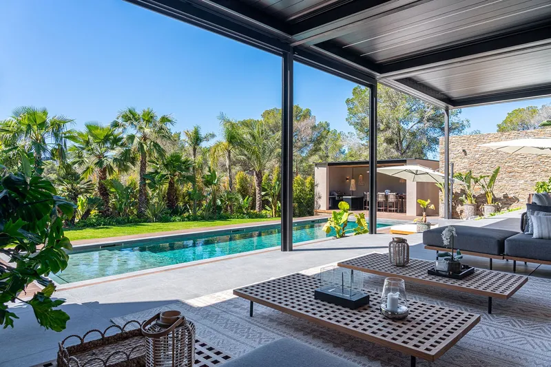 Exceptional designer villa in a quiet residential area near the coast — photo 3