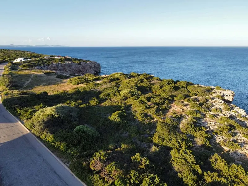 South-facing residential plot near coastal trails in prestigious Portocolom | Last opportunity — photo 2
