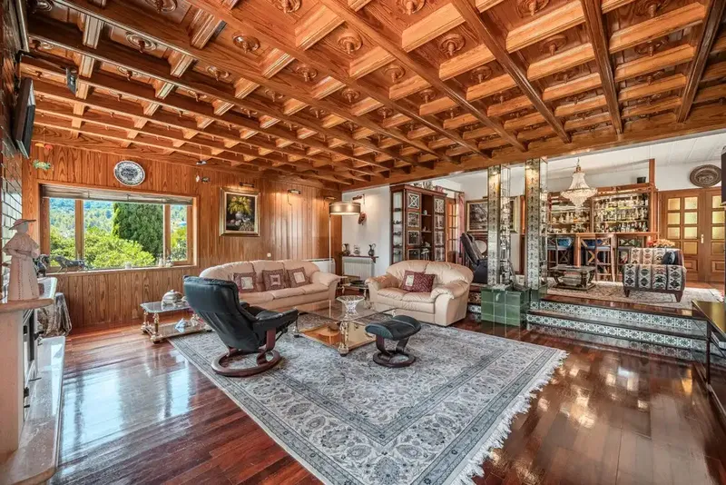 Located on a plot of 10,775 m² carefully landscaped, this exceptional south-facing country villa offers privacy, character — photo 4