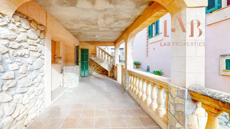In the heart of Calvià village, just a few meters from the Town Hall, this unique property from 1750 is located in a building — photo 1