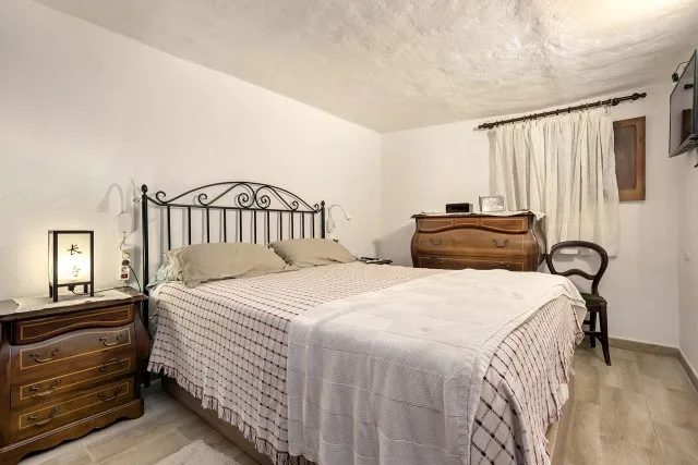 Rustic finca on a large countryside plot for sale in Selva, central Mallorca — photo 12