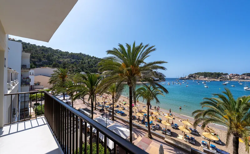 Spectacular beachfront apartment in Playa d'en Rep — photo 8
