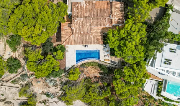 Frontline villa with direct access to the sea in Camp de Mar — photo 5