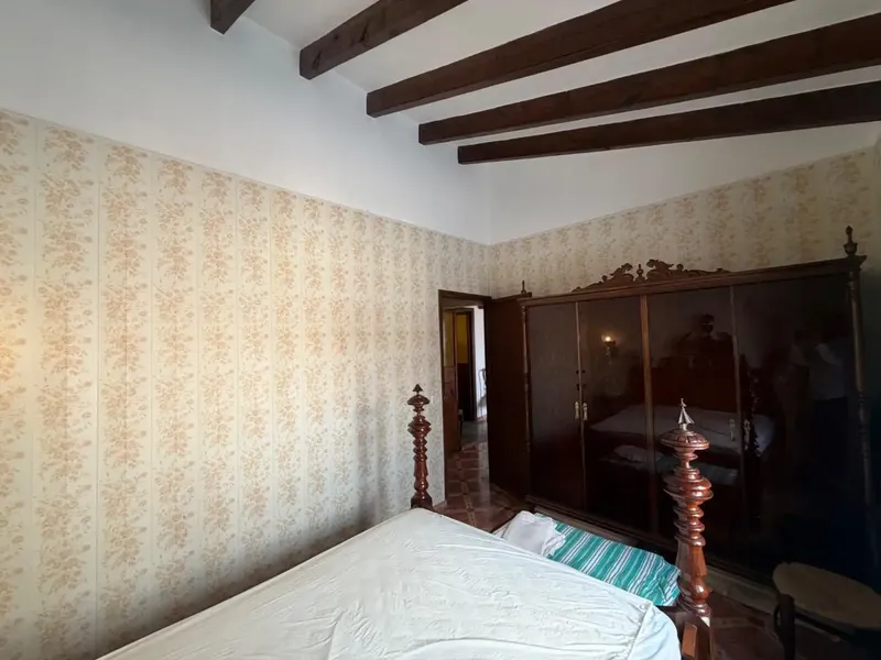 Beautiful house to renovate with great potential and approximately 103 m2 of living space that could be extended by about 187 m2 to reach — photo 12