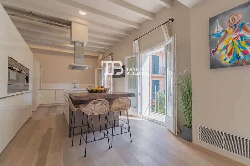 Taylor Building Real Estate presents an extraordinary property combining the historic essence of Palma de Mallorca's old town — photo 10