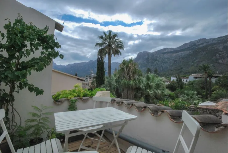 Centrally located townhouse with ETV license in Sóller — photo 12